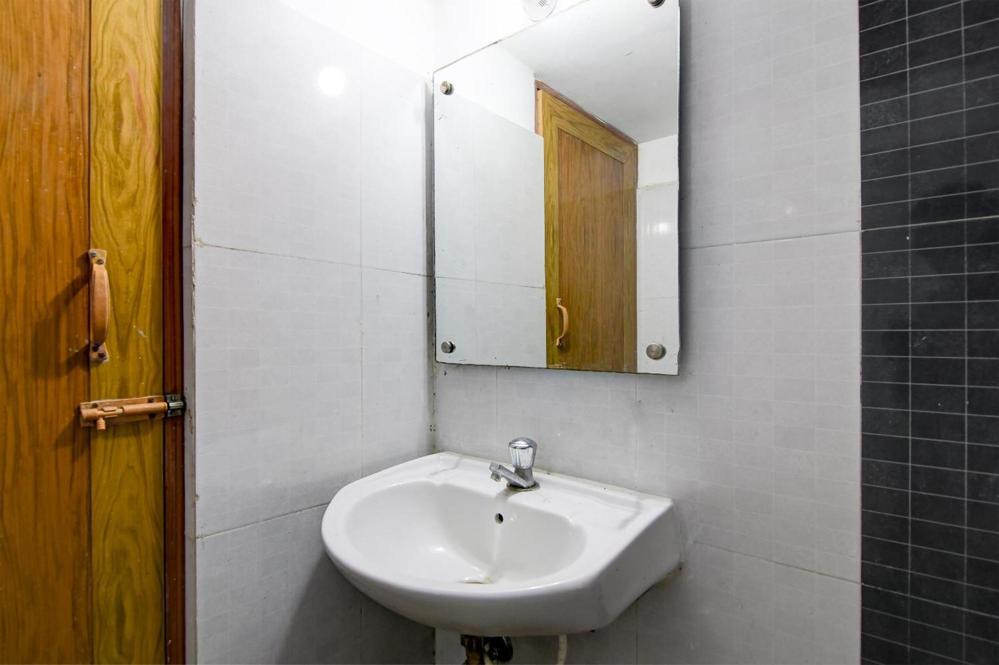Salt Lake Inn Колката Екстериор снимка