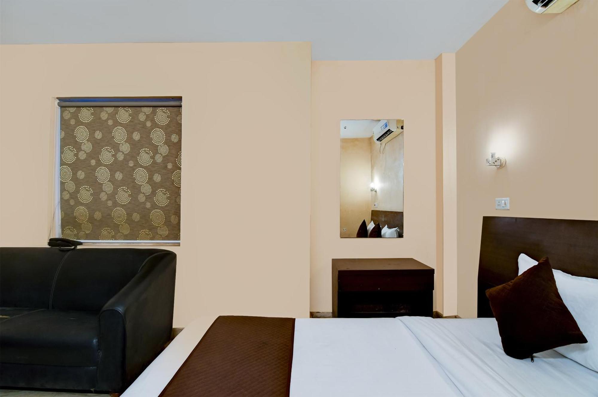 Salt Lake Inn Колката Екстериор снимка